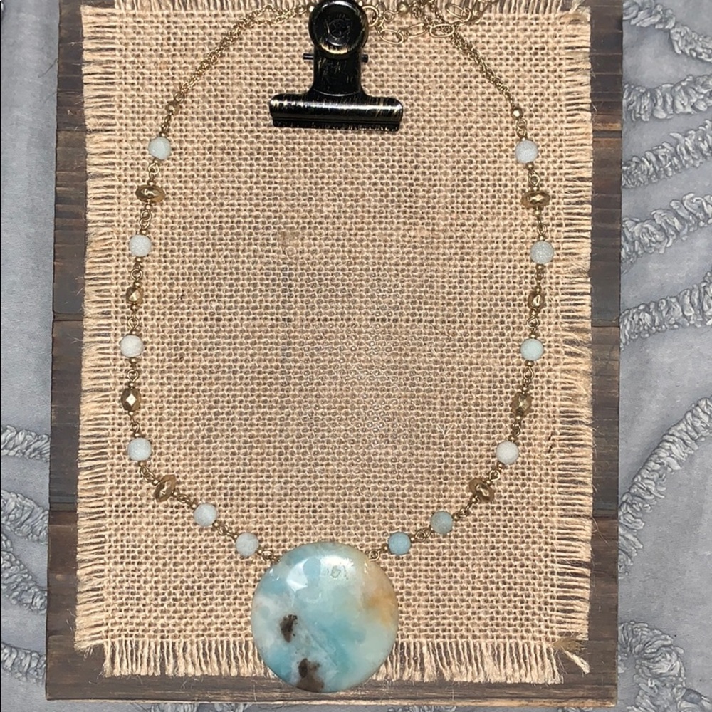 Stone pendant necklace